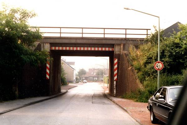 Bundesbahnbrücke Distelner Straße (04/99)