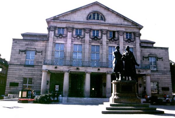 Goethe/Schiller-Denkmal in Weimar (06/99)